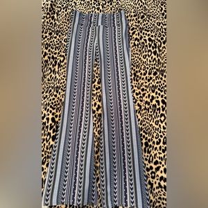 No boundaries stretch pants